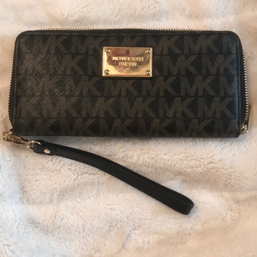 Michael Kors monogram continental wallet!